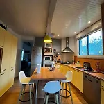 Belle Et Grande Maison Avec Piscine A Cote De La *