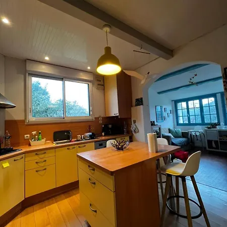 בית נופש Belle Et Grande Maison Avec Piscine A Cote De La