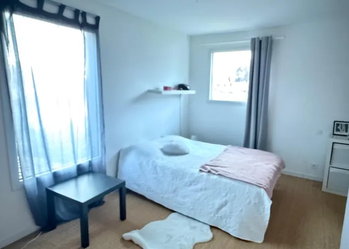 Holiday home Belle Et Grande Maison Avec Piscine A Cote De La